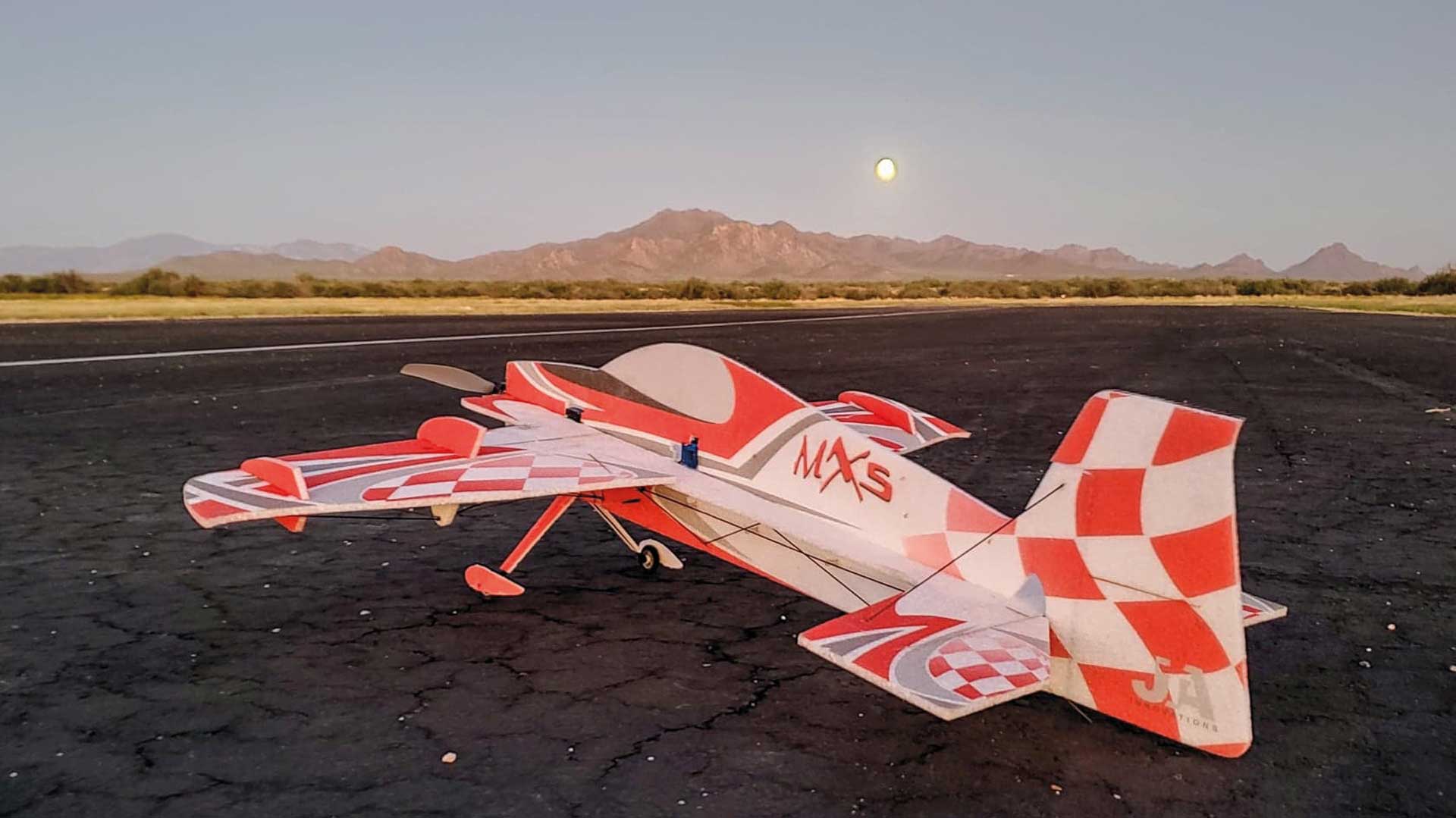 JTA Innovations MXS (rot/weiß) 33" EPP 3D-Kunstflug Modell